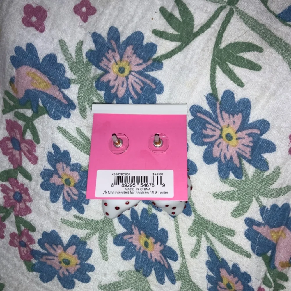 New With Tags Betsey Johnson Strawberry Rhinestone Earrings - Picture 2 of 2